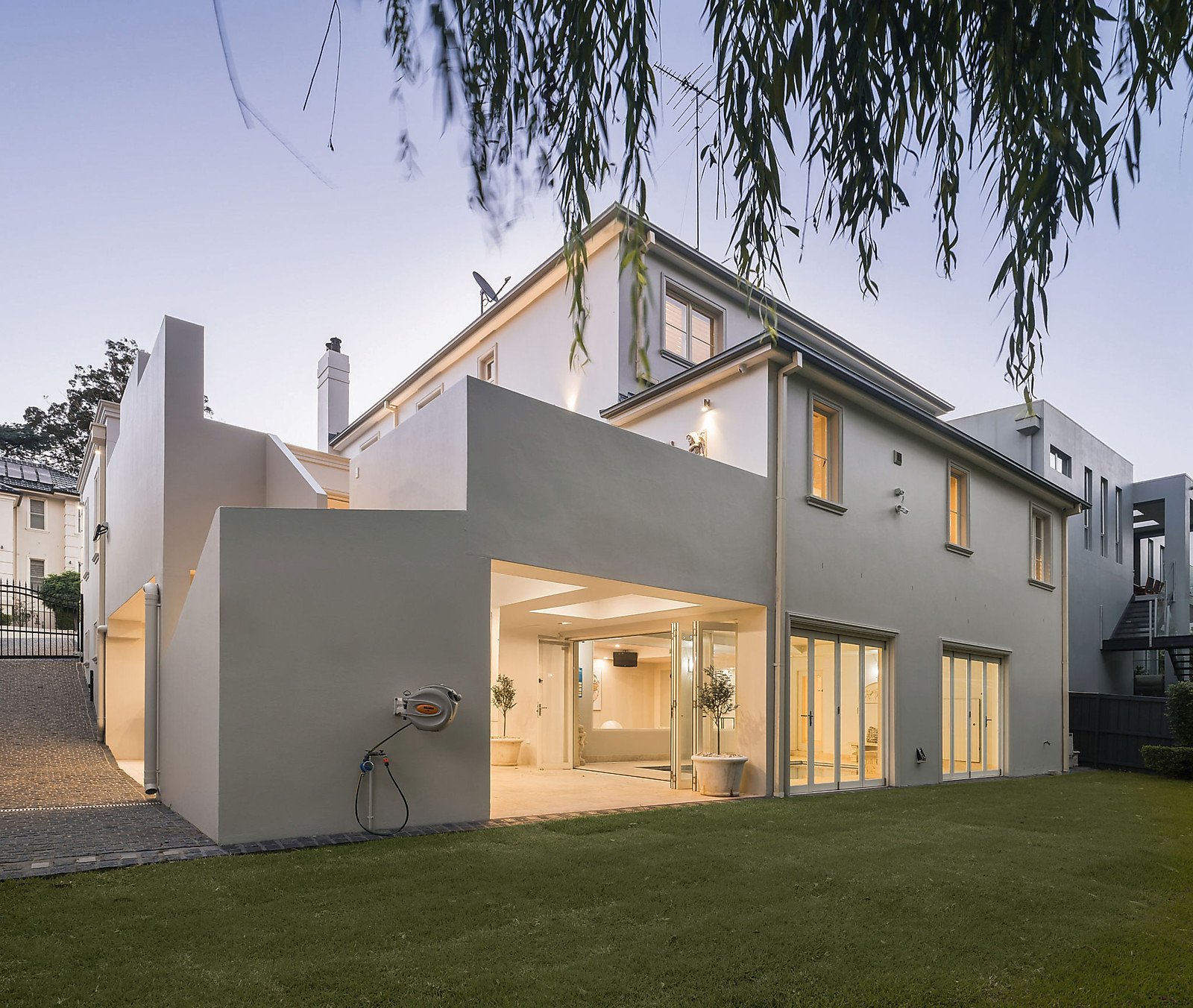 8 Stone Cottage Court, Castle Hill For Sale by Sydney Sotheby's International Realty - image 1